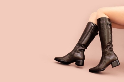 Ποιες είναι οι νέες τάσεις μόδας στις γυναικείες μπότες και παντόφλες το 2023