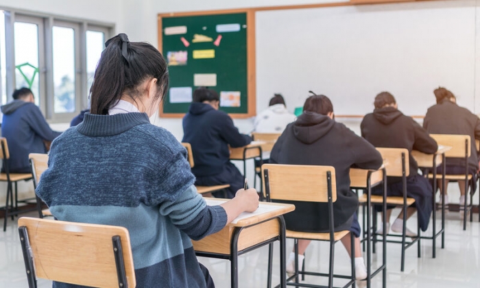 Το τρίτο και πιο σαρωτικό κύμα της άρσης των μέτρων τίθεται σε εφαρμογή