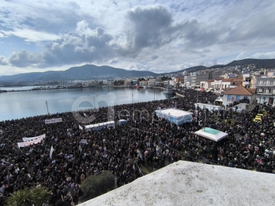 Χιλιάδες κόσμου στη συγκέντρωση των Τεμπών στην Μυτιλήνη [Vid]