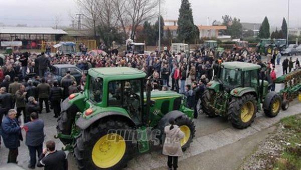 Πορεία με τα τρακτέρ προς Μύρινα