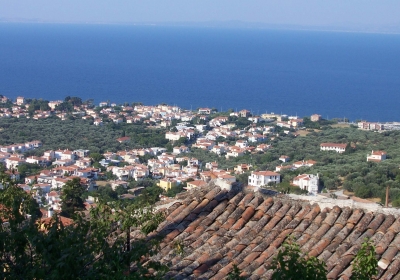 Στο βάθος , ο βιολογικός της νότιας πόλης!