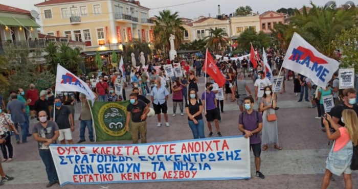 Πικετοφορία στην πλατεία Σαπφούς ενάντια στις Αμερικανικές βάσεις