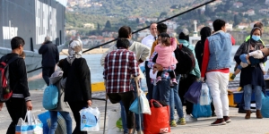 Κουμουτσάκος: Ακόμα 175 αιτούντες άσυλο αναχωρούν από την Ελλάδα για τη Γερμανία