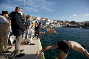 Μητσοτάκης: Καλή φώτιση στους ανεμβολίαστους