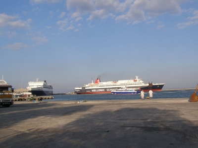 Έκλεισε το deal μεταξύ Attica και Hellenic Seaways