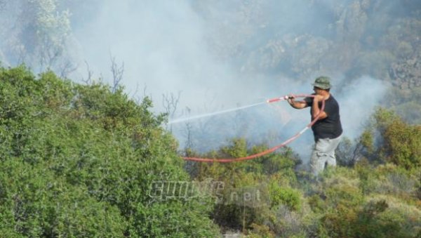 Σε ύφεση η πυρκαγιά πάνω από το αεροδρόμιο