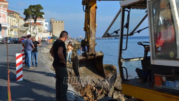 Κλείνει ένα μήνα η Ναυμαχίας Έλλης