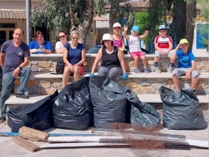 Εξόρμηση καθαριότητας στην Σκάλα Λουτρών με «το δελφίνι»