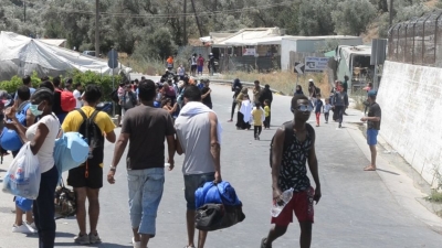 Τους «έφτιαχνε» με διαβατήρια… Αστυνομικός!