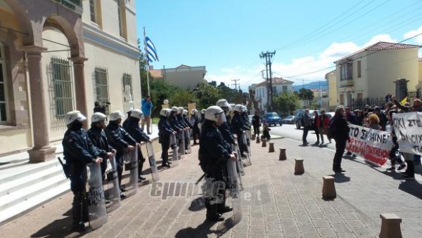 &quot;Να μη γίνει η Μυτιλήνη νέο Γκουαντάναμο&quot;- φωτορεπορτάζ από την πορεία