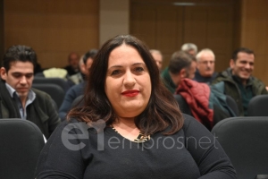 H αρμόδια Αντιδήμαρχος για την προστασία των αδέσποτων του Δήμου Δυτικής Λέσβου Αφροδίτης Βατή 