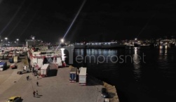 Διαμαρτυρία Μυτιληνιών στο Λιμάνι του Πειραιά για τις ακτοπλοϊκές συνδέσεις