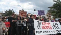 Σε απεργιακό κλοιό για τα Τέμπη